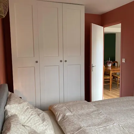 The Red And Green Shelter Apartment *
